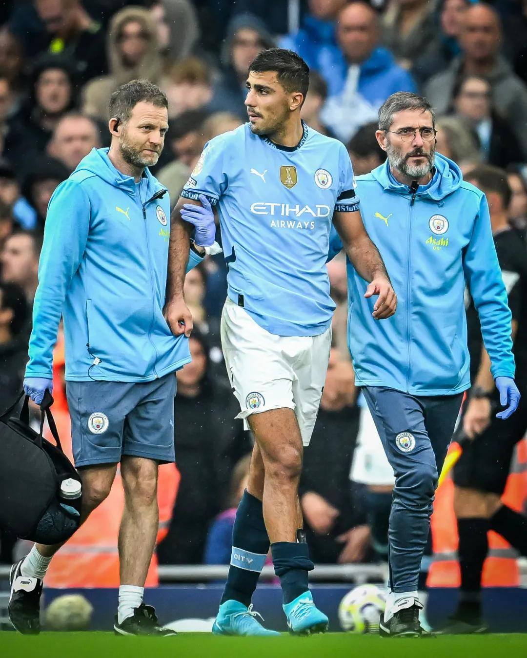 久常凉在比赛中手滑，球杆脱手刚好砸在了自己的小球上（久常凉比赛中手滑，脱手球杆意外砸中自己的球）