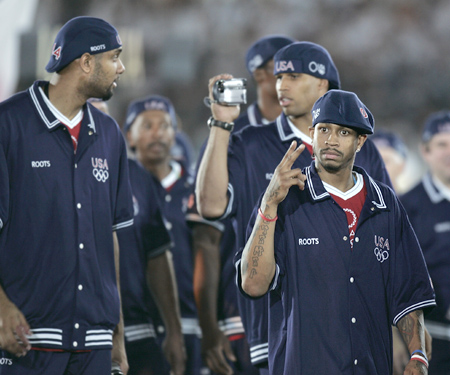 出席白宫晚宴后，C罗与美国防务部长合影（白宫晚宴后，C罗与美防长同框合影）