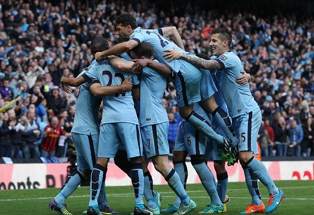 世体：克里斯滕森伤势有所好转，今天他进行了场地训练（世体：克里斯滕森伤势见改善，今日重返场地进行训练）