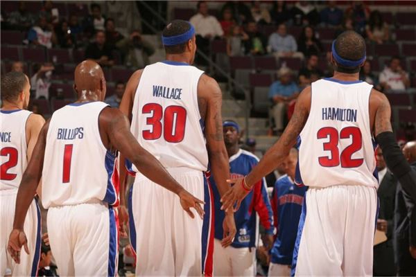 英超受大雪影响多场比赛延期（大雪影响英超 多场赛事延期）