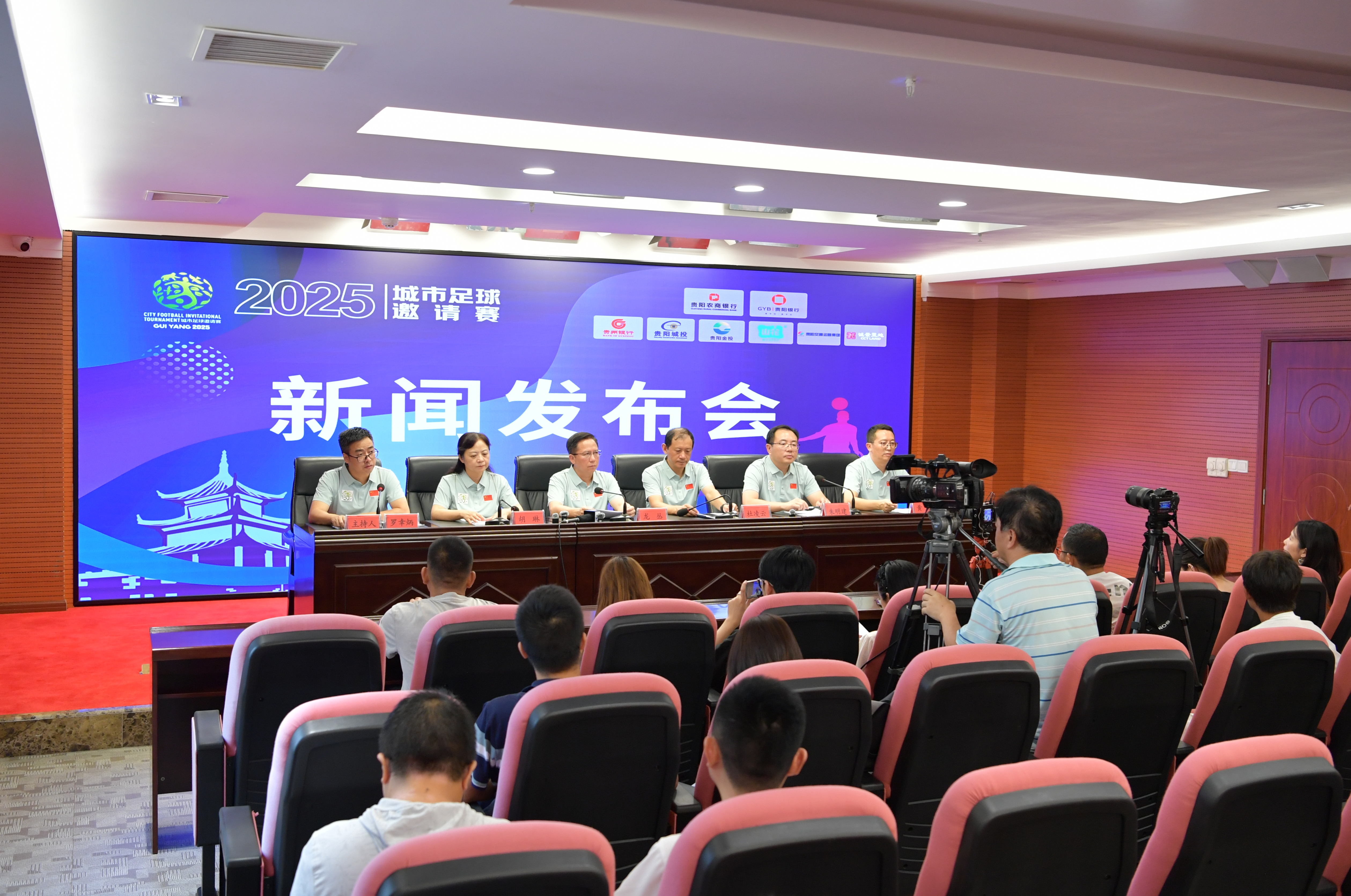 霍芬海姆1-1十人美因茨，比博绝杀被吹，科尔染红，奥尔森乌龙（霍芬海姆1-1十人美因茨：比博读秒绝杀被判无效，科尔染红，奥尔森自摆乌龙）