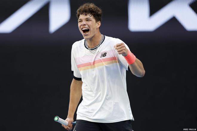 在女篮比赛 在女篮比赛