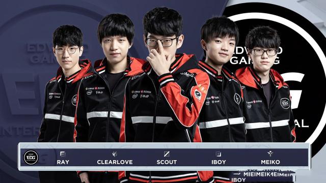 在现代足球 在现代足球